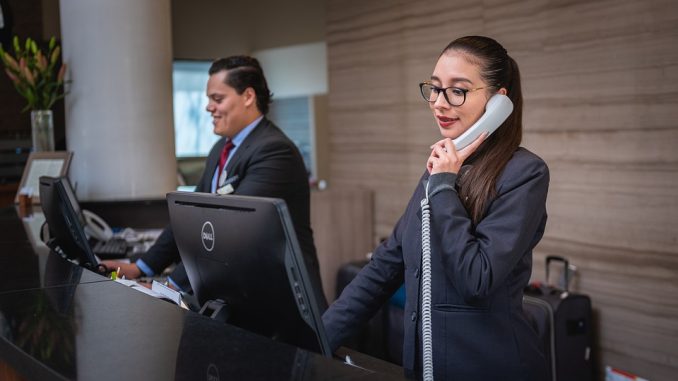 receptionists-5975962_960_720
